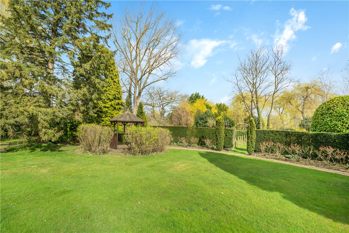 6 bedroom House, Fulwith Mill Lane, Harrogate, HG2 - Available, Image 2