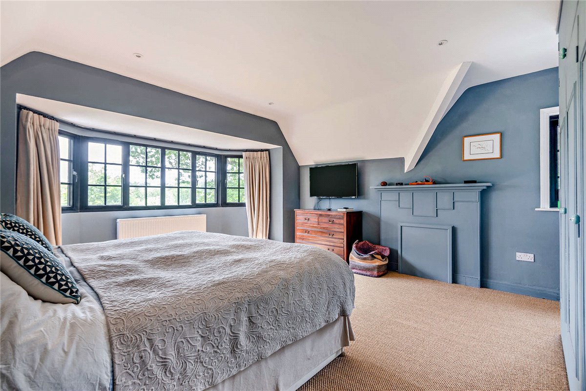 4 bedroom House, Bishops Green, Newbury, RG20 - Available, Image 2