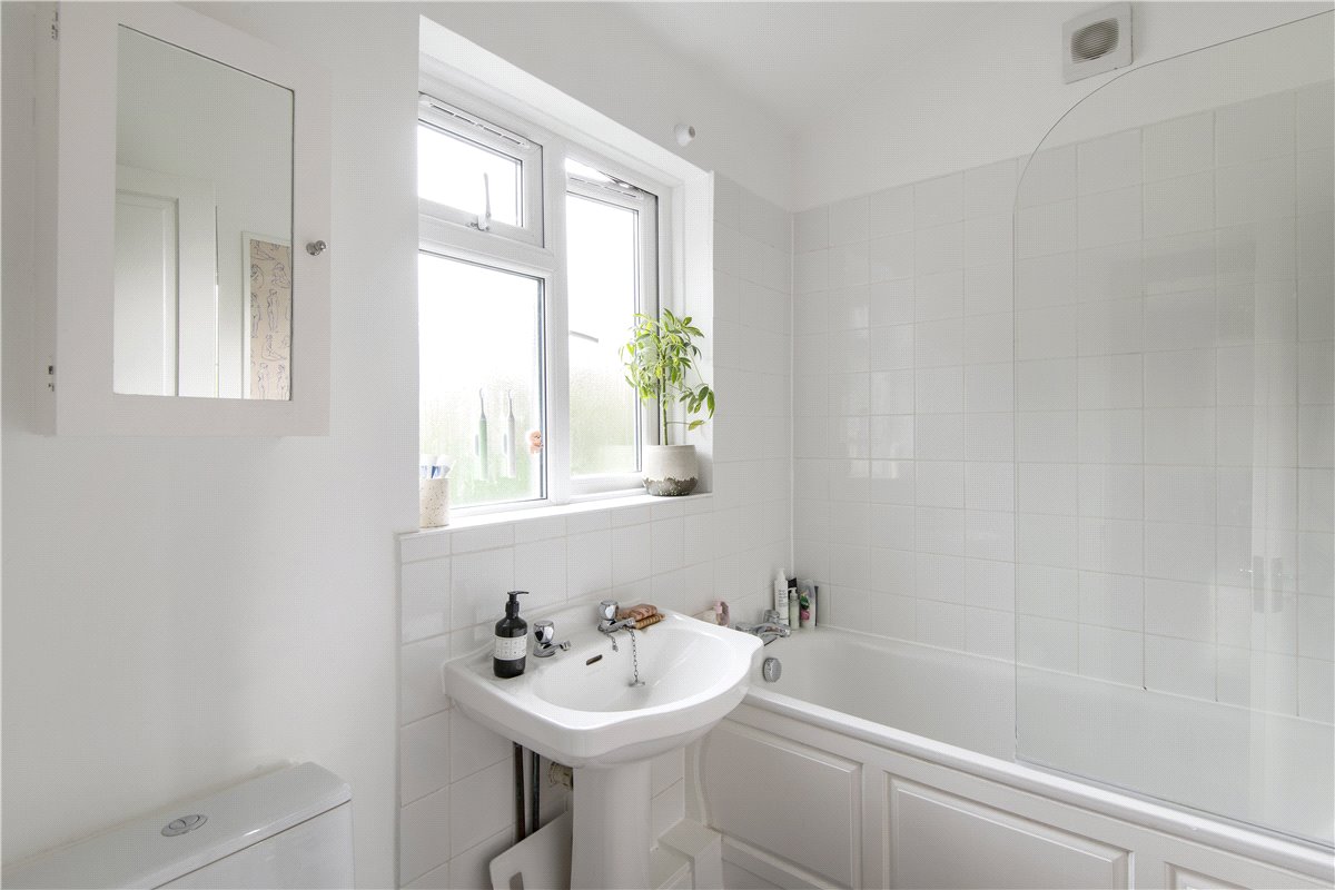 2 bedroom Flat, Althorp Road, Wandsworth Common, SW17 - Sold, Image 3