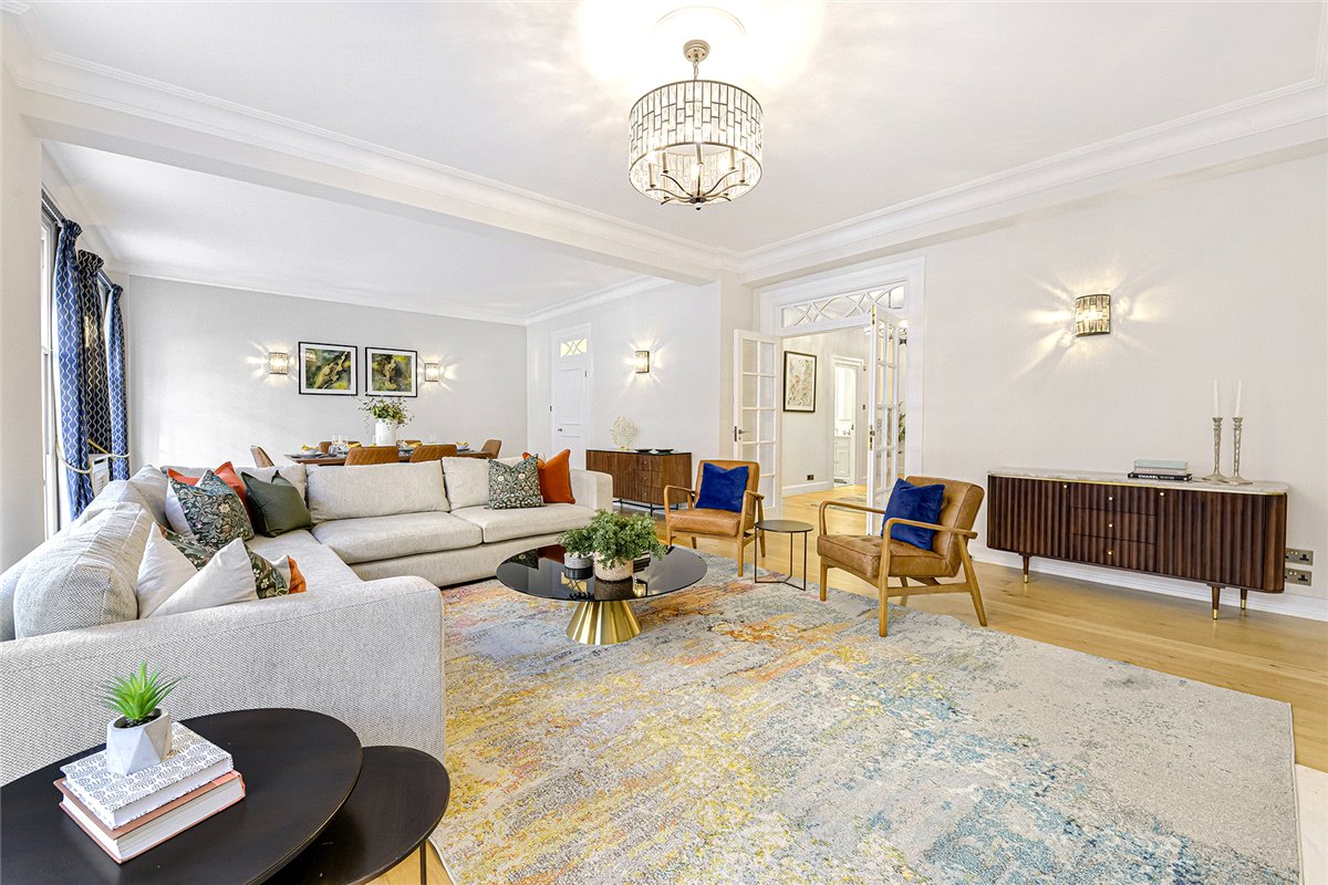 4 bedroom Flat, Grosvenor Square, Mayfair, W1K - Available