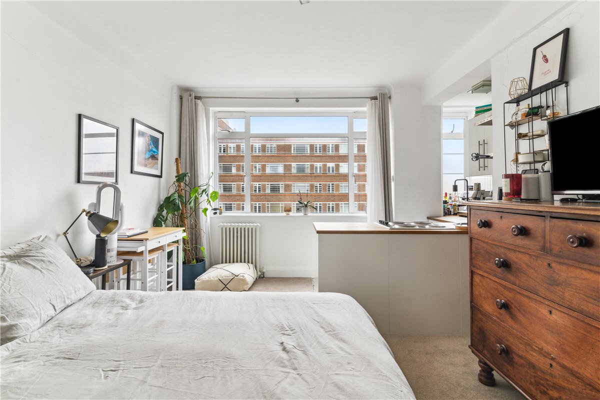 1 bedroom Flat, Balham High Road, London, SW17 - , Image 2