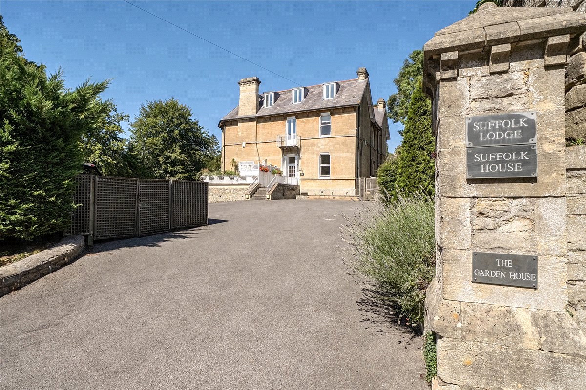 3 bedroom Flat, Weston Lane, Bath, BA1 - Available, Image 1