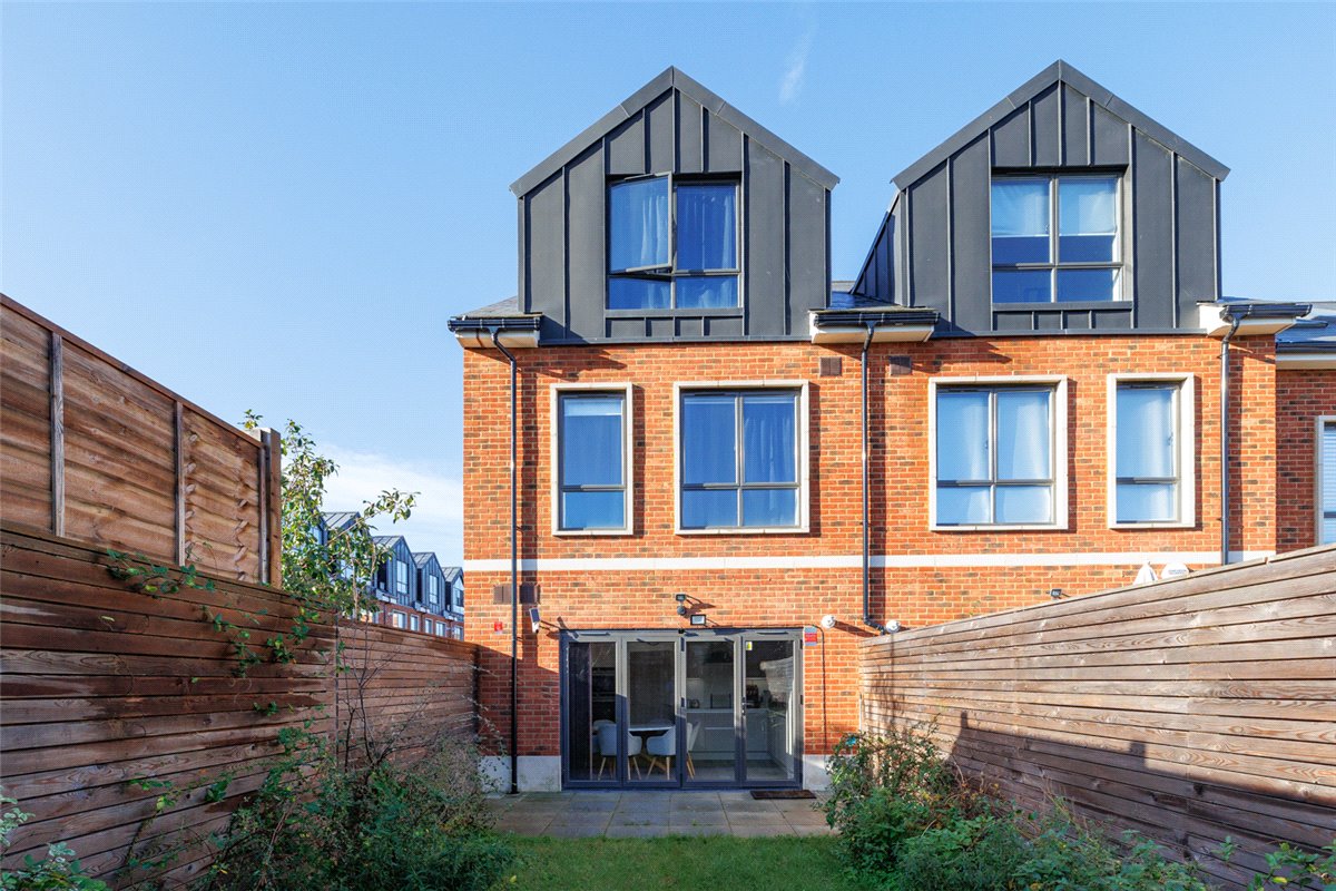 3 bedroom House, Harlow Gardens, Kingston upon Thames, KT1 - , Image 9