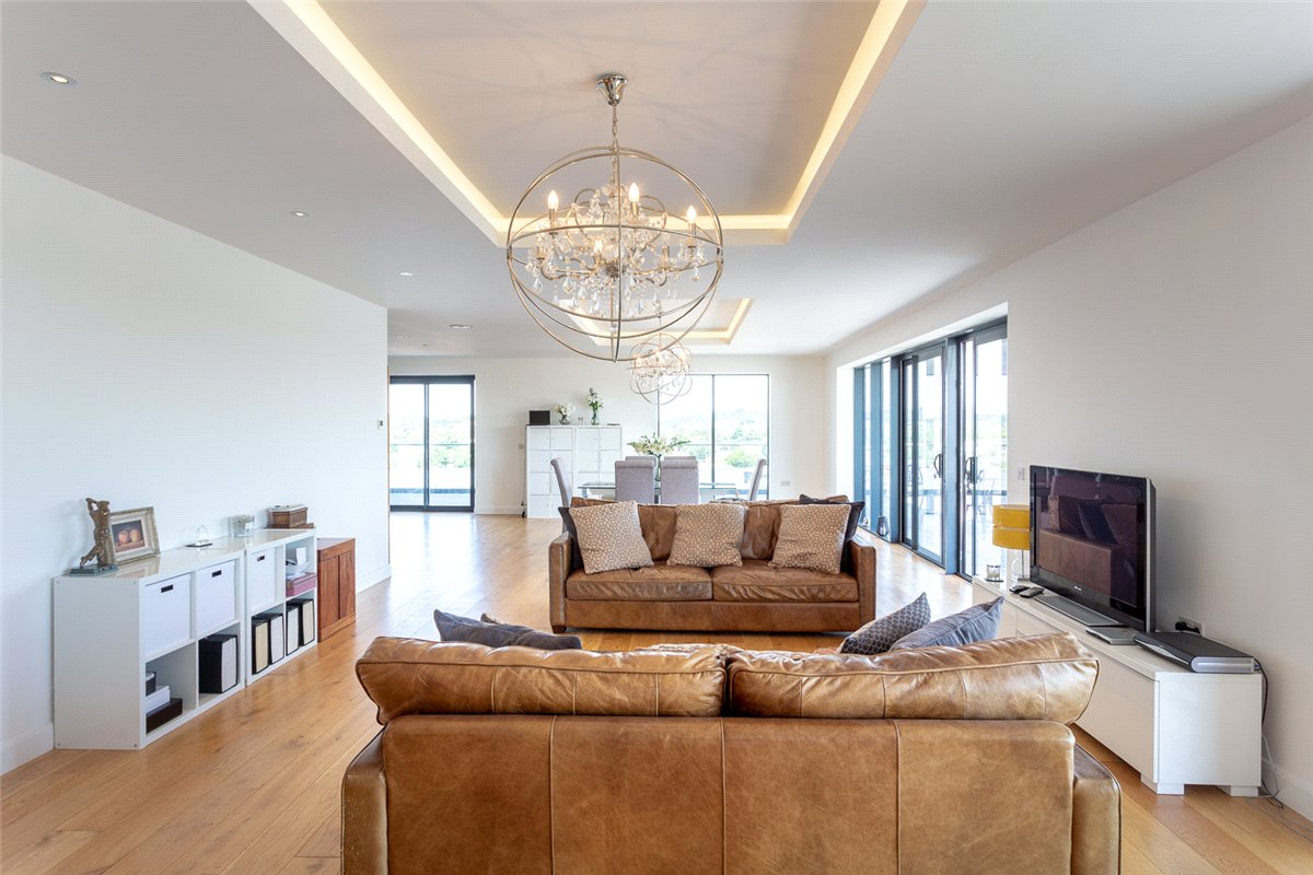 3 bedroom Flat, Chatham House, Racecourse Road, RG14 - Available, Image 13