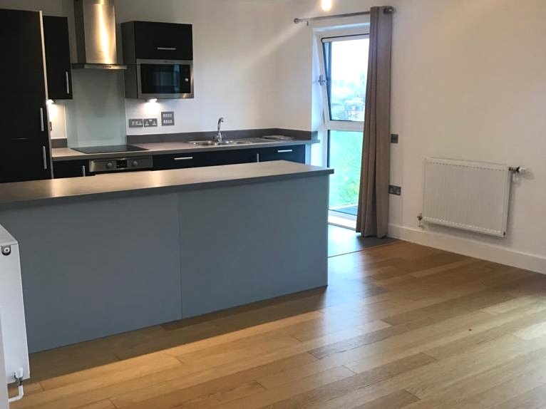 2 bedroom Flat, Park Way, Newbury, RG14 - Let Agreed, Image 2