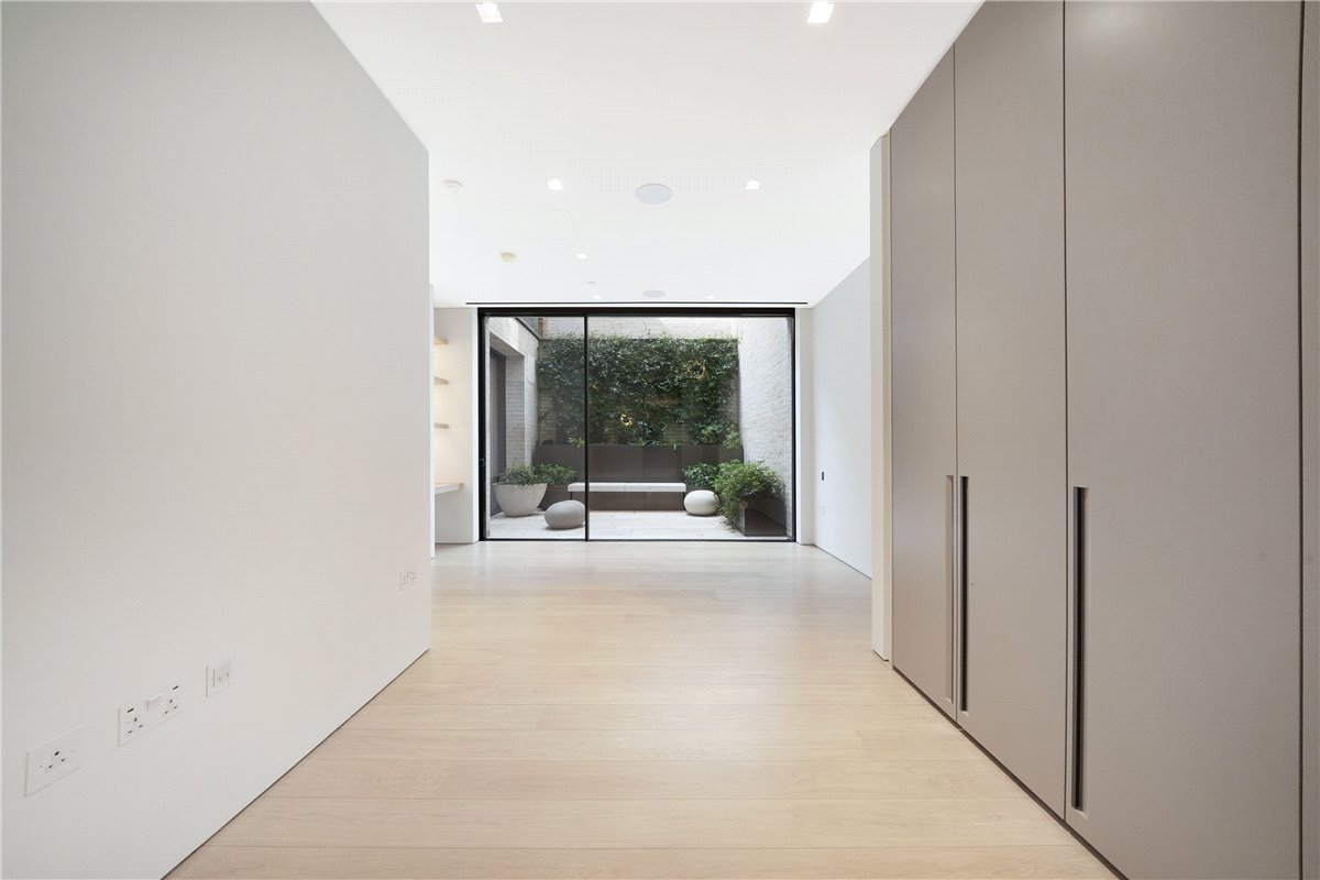 3 bedroom Maisonette, St Mary Abbots Place, Kensington, W8 - Available, Image 6