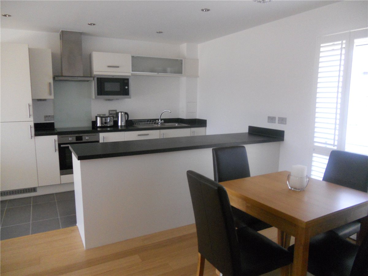 2 bedroom Flat, Park Way, Newbury, RG14 - Available, Image 1