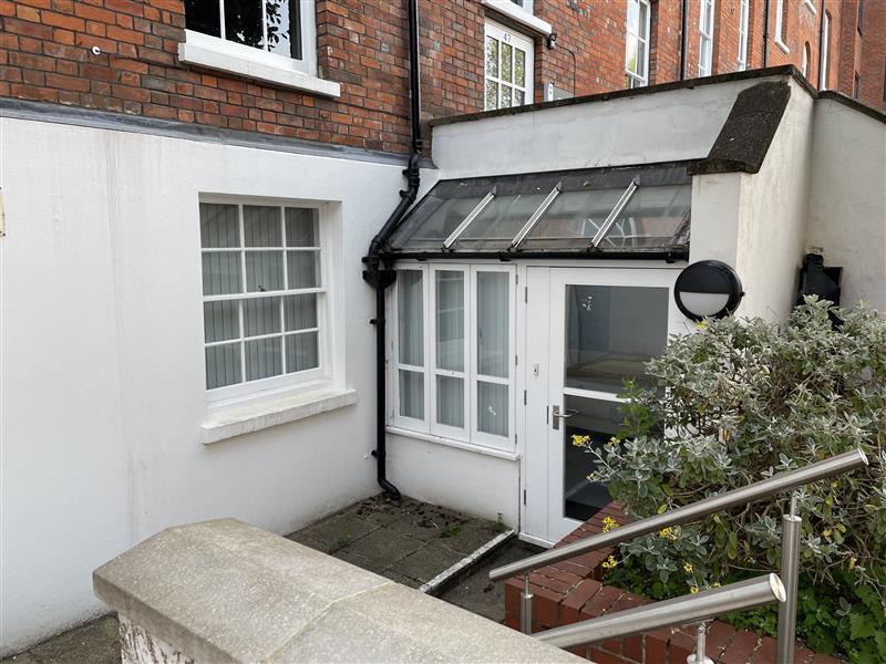 633 Sq Ft, 47 Southgate Street, Winchester, SO23 - Available, Image 1