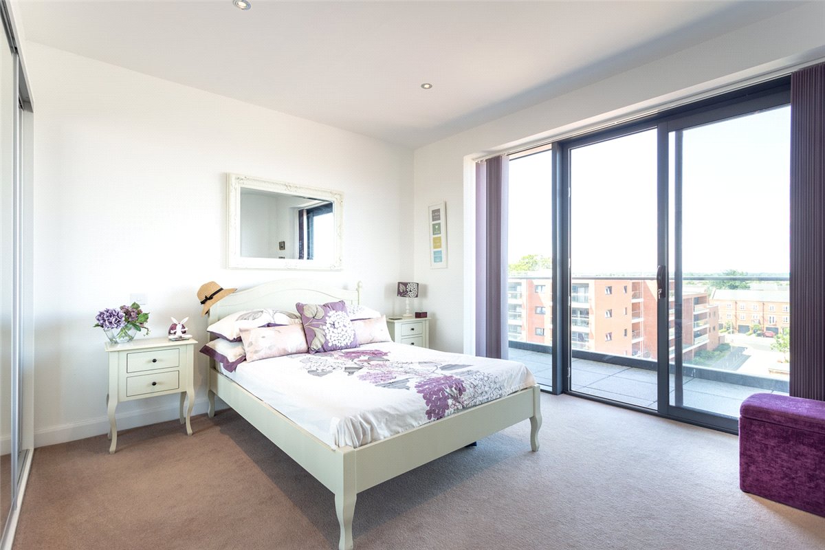 3 bedroom Flat, Chatham House, Racecourse Road, RG14 - Available, Image 18