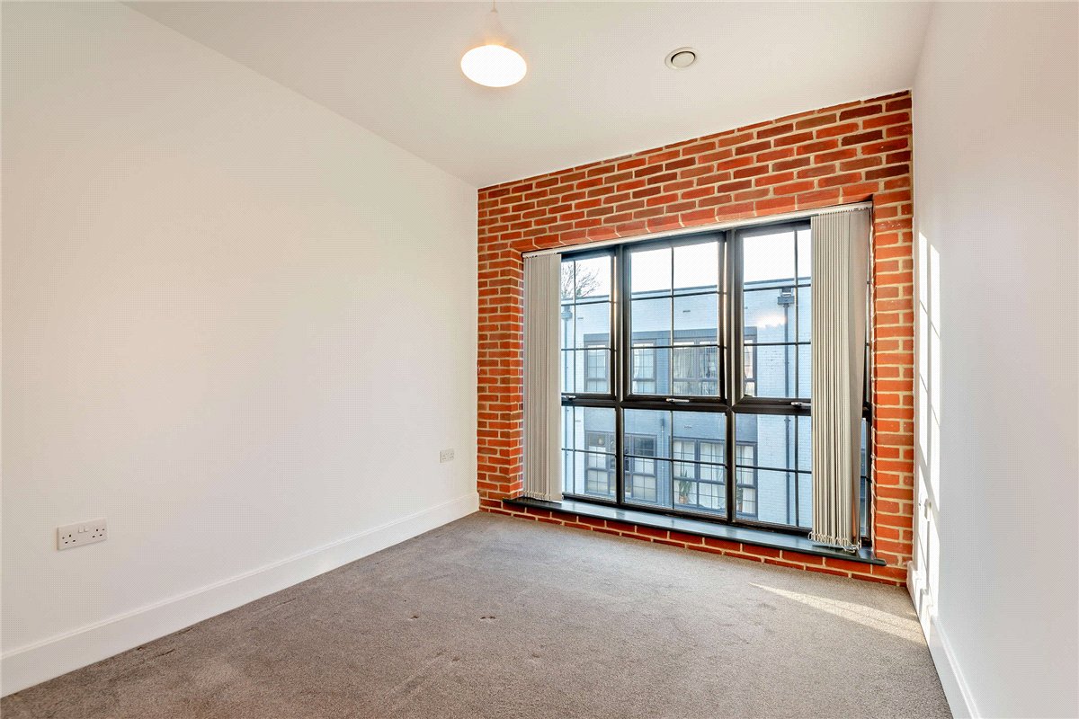 1 bedroom Flat, Kelvin Road, Newbury, RG14 - Sold STC, Image 6