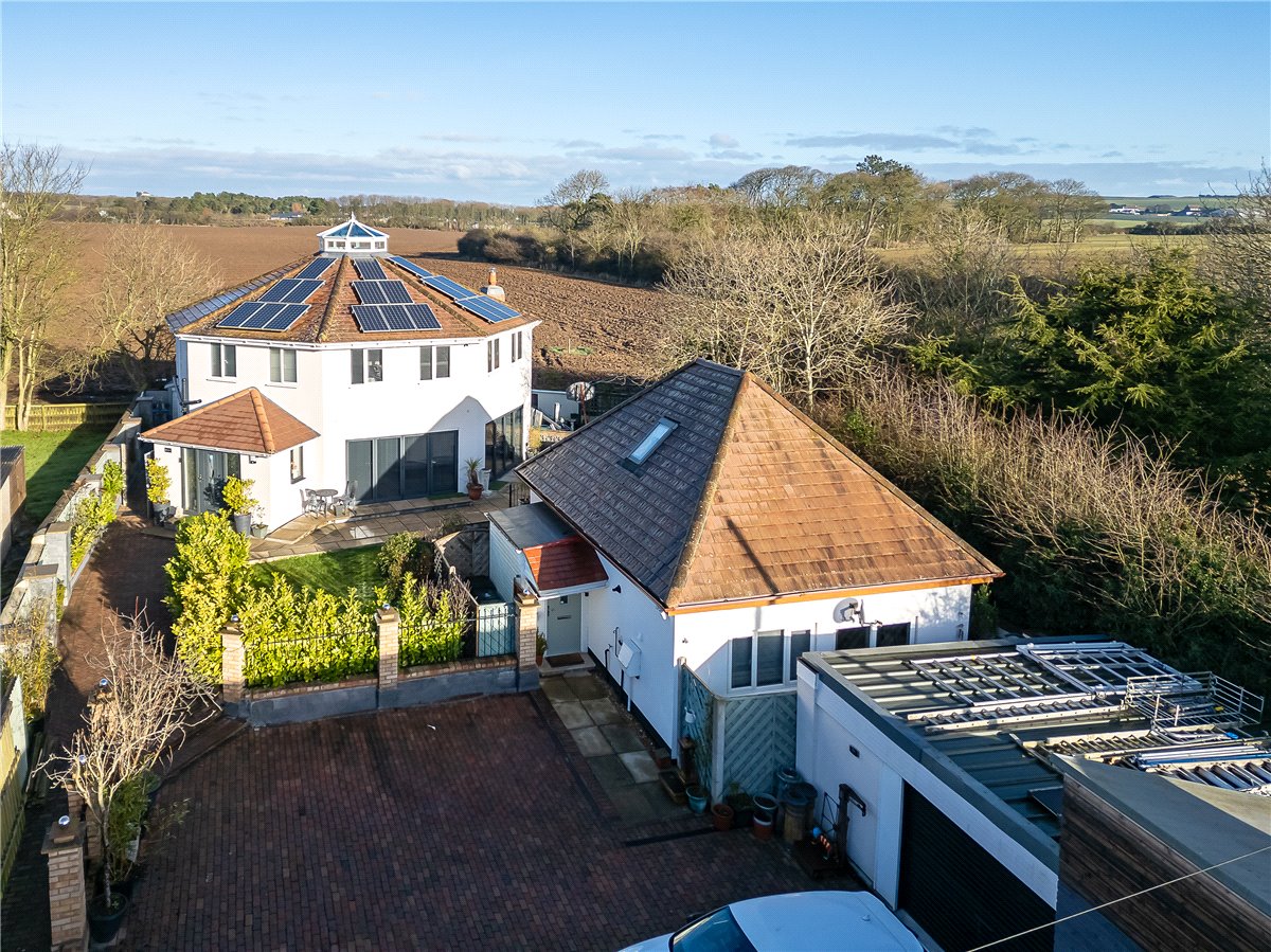 5 bedroom House, East Lea View, Cayton, YO11 - Available