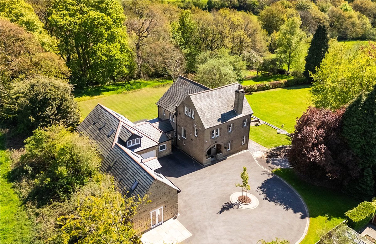 7 bedroom House, Layton Lane, Rawdon, LS19 - Available