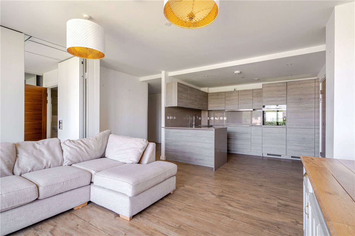 2 bedroom Flat, Victoria Bridge Road, Bath, BA2 - , Image 2