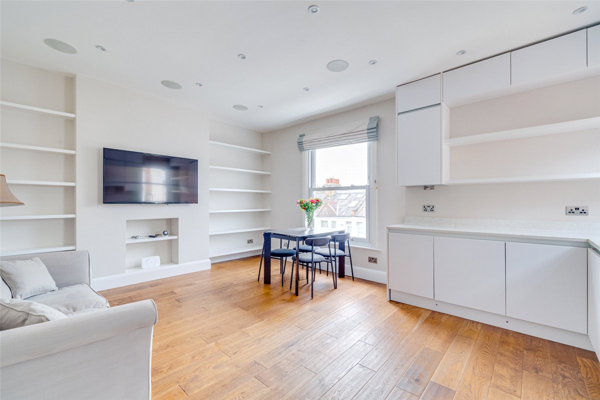2 bedroom Flat, Whittingstall Road, London, SW6 - Let Agreed