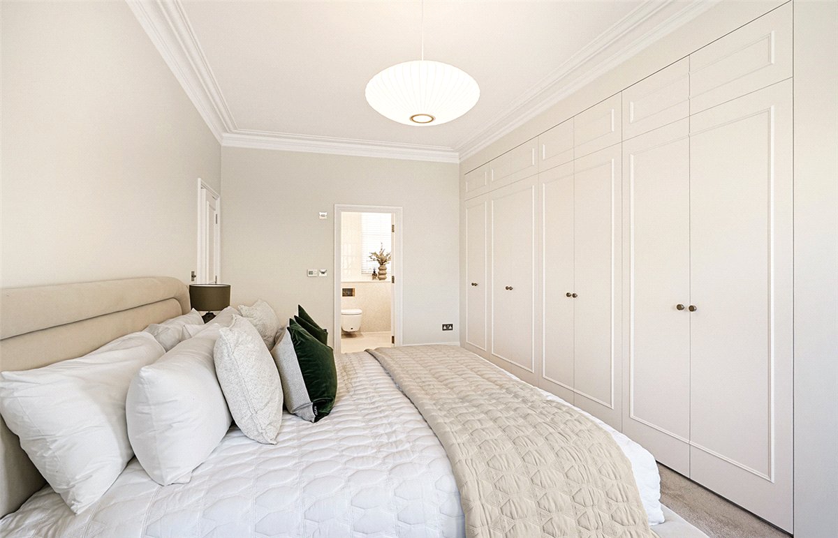 4 bedroom Flat, St Georges Court, Gloucester Road, SW7 - Available, Image 12