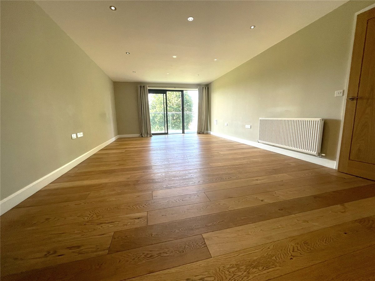 2 bedroom Flat, Racecourse Road, Newbury, RG14 - Let Agreed, Image 8