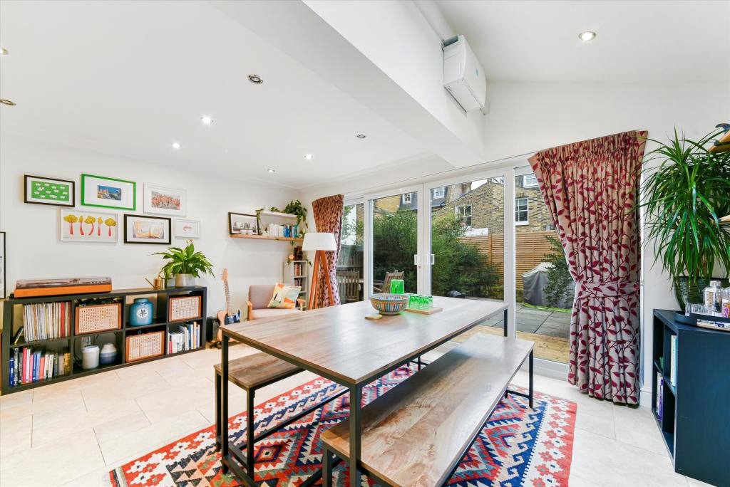 2 bedroom Flat, Chivalry Road, London, SW11 - , Image 8
