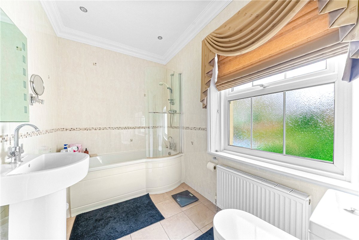 18 bedroom House, Wold Road, Nafferton, YO25 - Available, Image 32