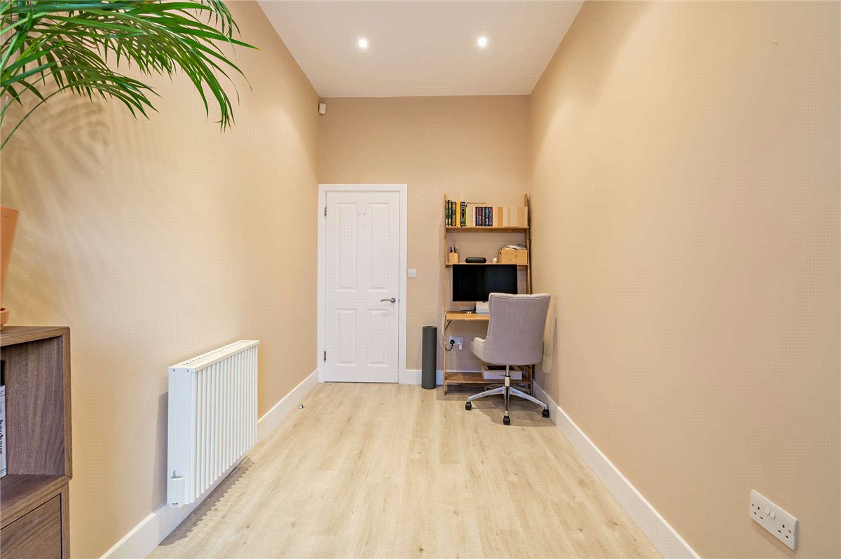 2 bedroom Flat, Craven Road, Newbury, RG14 - Available, Image 13