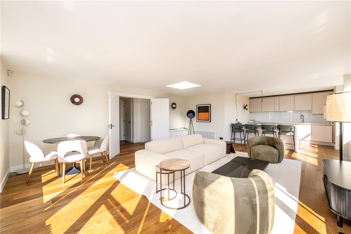 2 bedroom Residential, Albemarle Street, Mayfair, W1S - Available, Image 3