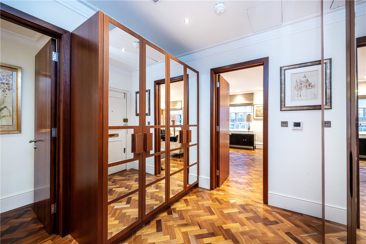 2 bedroom Flat, Grosvenor Square, Mayfair, W1K - Available, Image 7