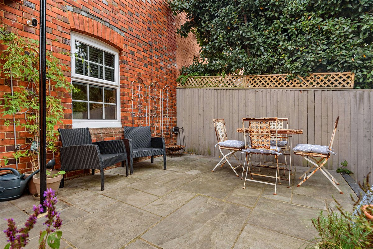 2 bedroom House, Pear Tree Lane, Newbury, RG14 - Available, Image 16
