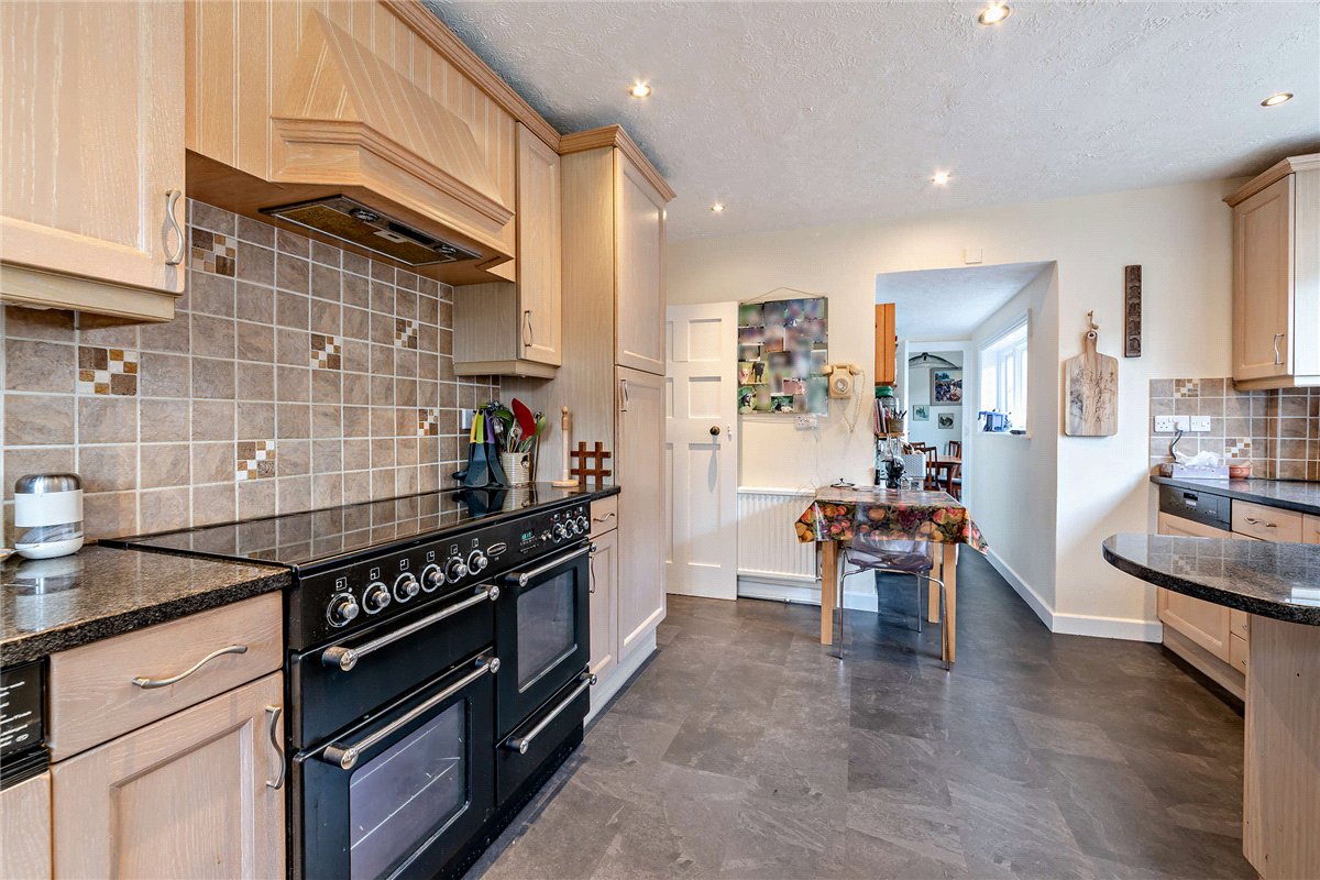 5 bedroom House, Andover Road, Newbury, RG14 - Available, Image 7