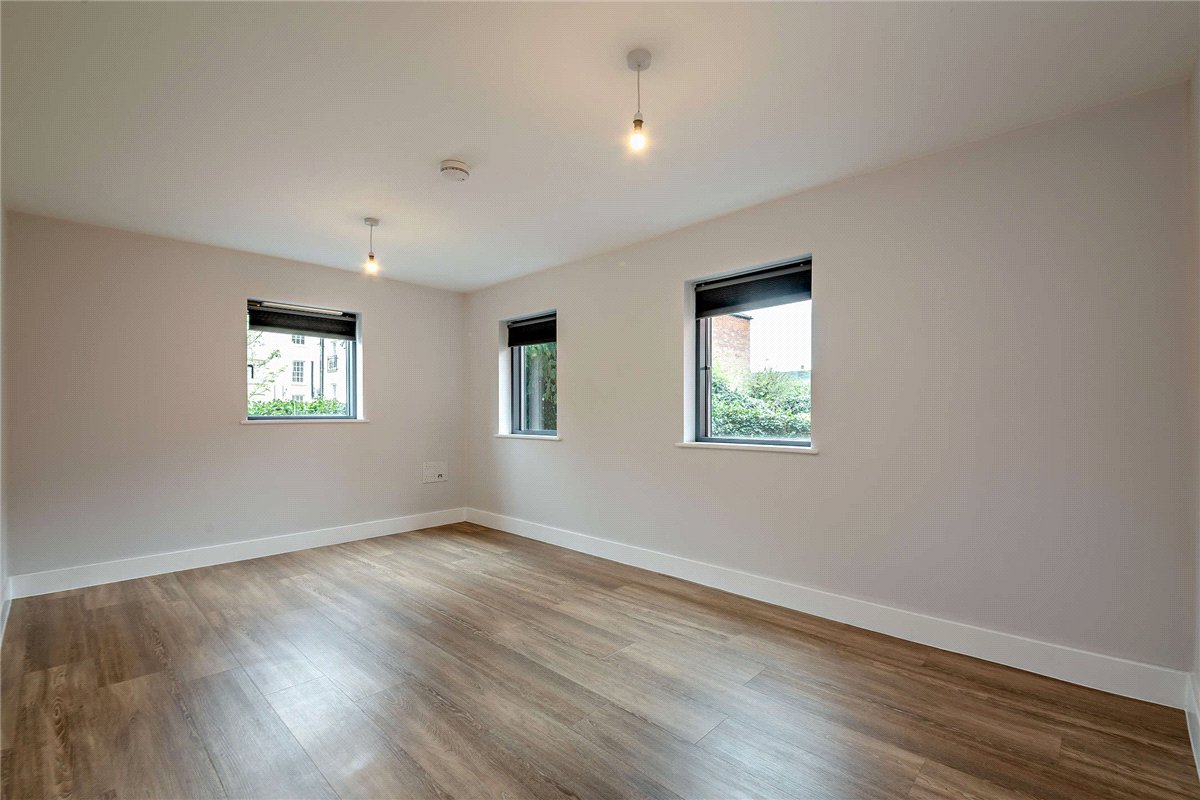 2 bedroom Flat, St Marys Road, Newbury, RG14 - Sold, Image 3