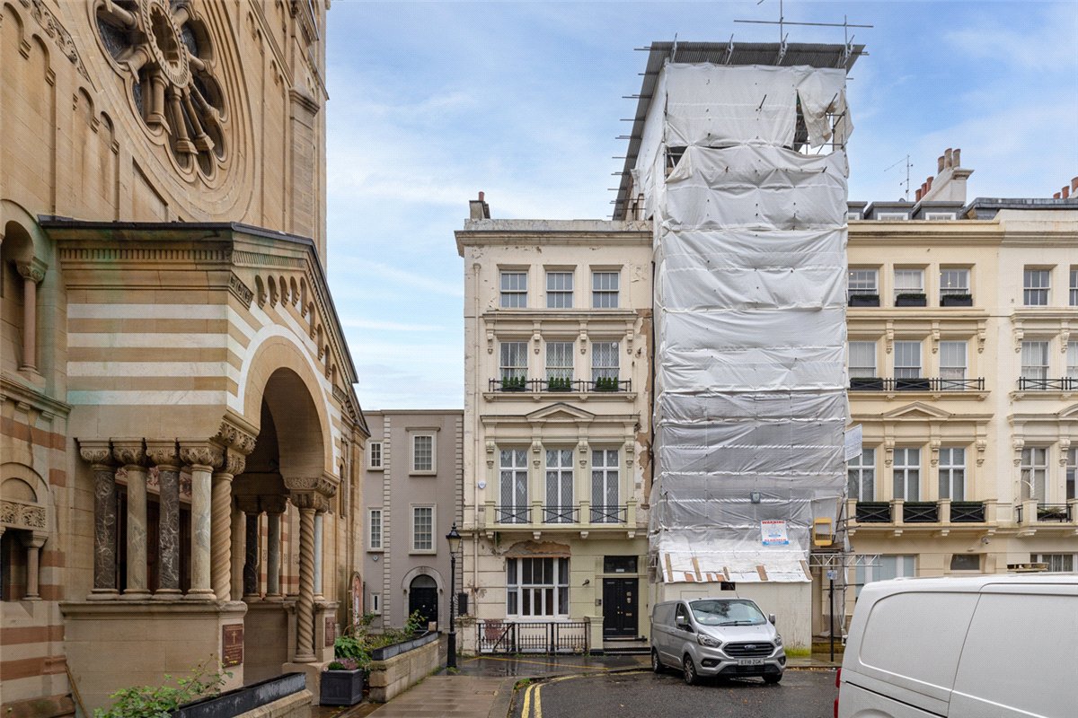 3 bedroom Flat, Ennismore Gardens, Knightsbridge, SW7 - Available, Image 2