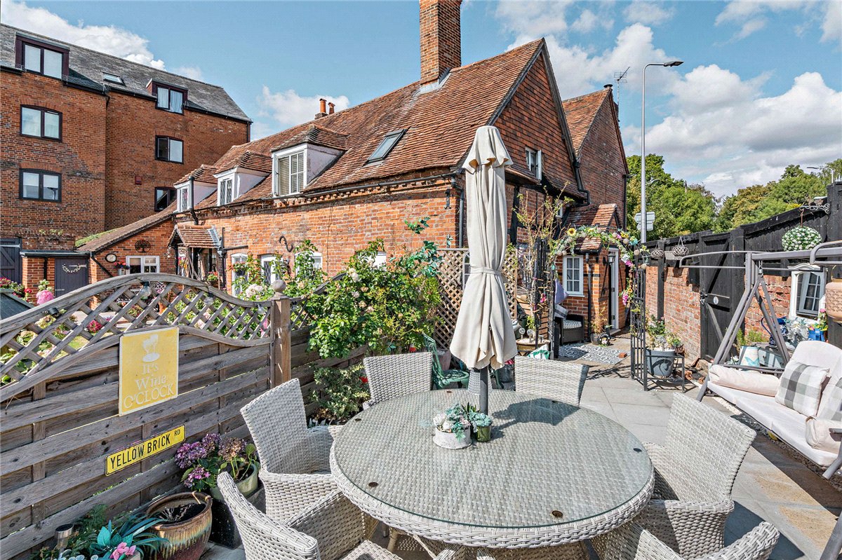 2 bedroom House, Church Road, Shaw, RG14 - Available, Image 20