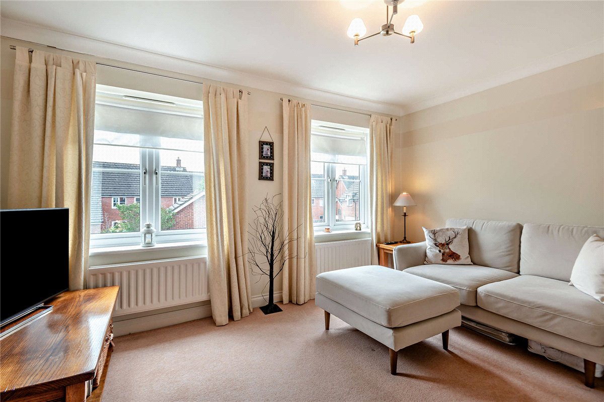 3 bedroom House, Urquhart Road, Thatcham, RG19 - Available, Image 1