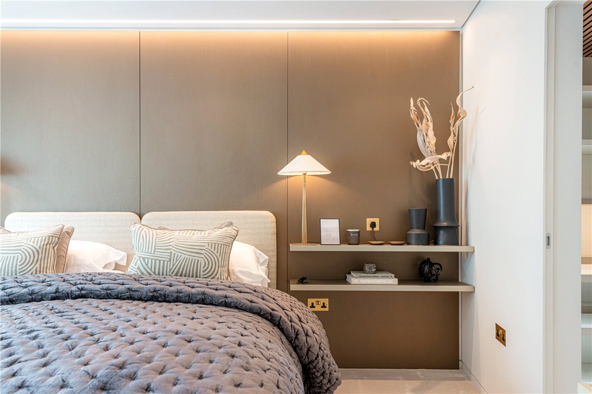 3 bedroom Maisonette, South Molton Street, Mayfair, W1K - Available, Image 1