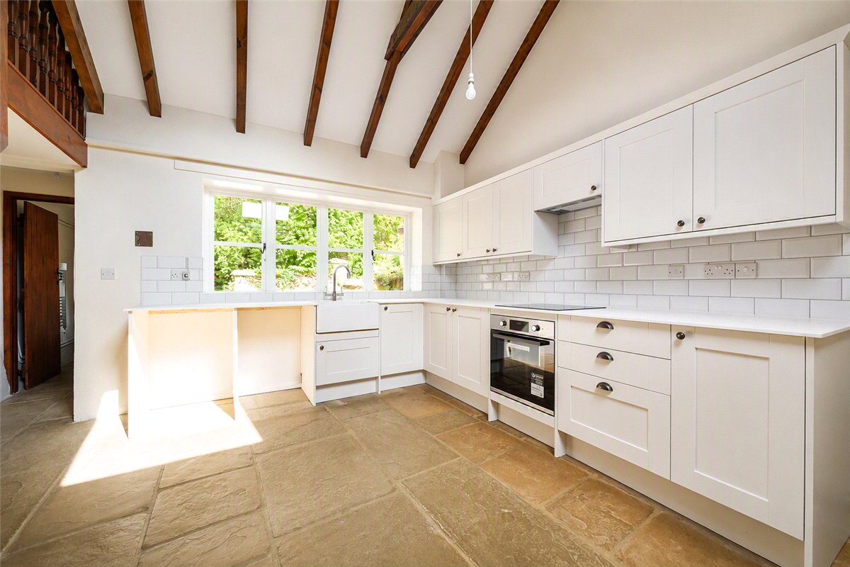 3 bedroom House, Main Street, Turweston, NN13 - Available, Image 2