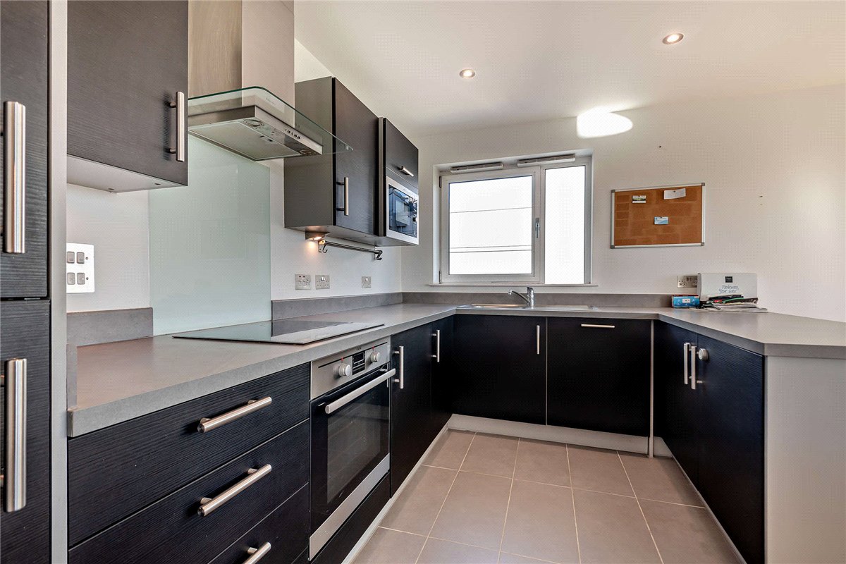 2 bedroom Flat, Baily, Park Way, RG14 - Available, Image 7