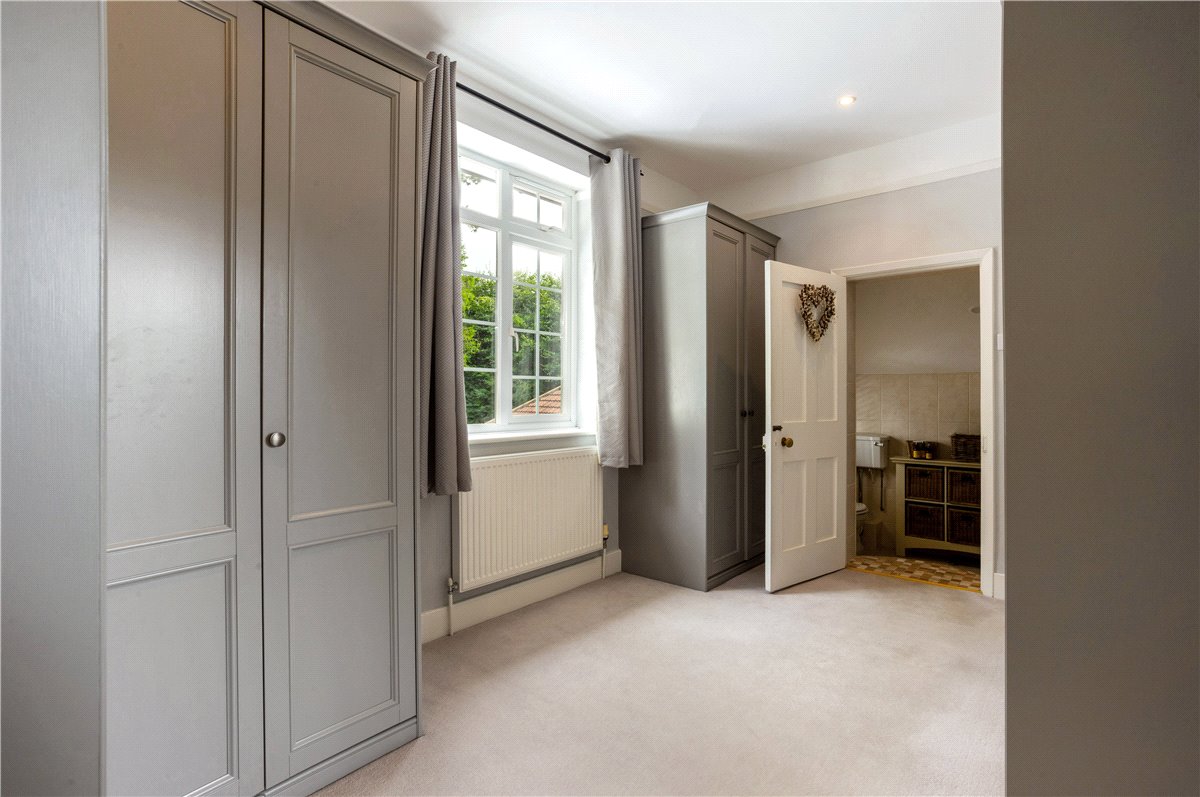 6 bedroom House, Bath Road, Marlborough, SN8 - Available, Image 15