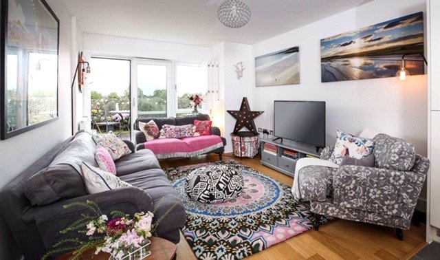 2 bedroom Flat, Park Way, Newbury, RG14 - Available, Image 3