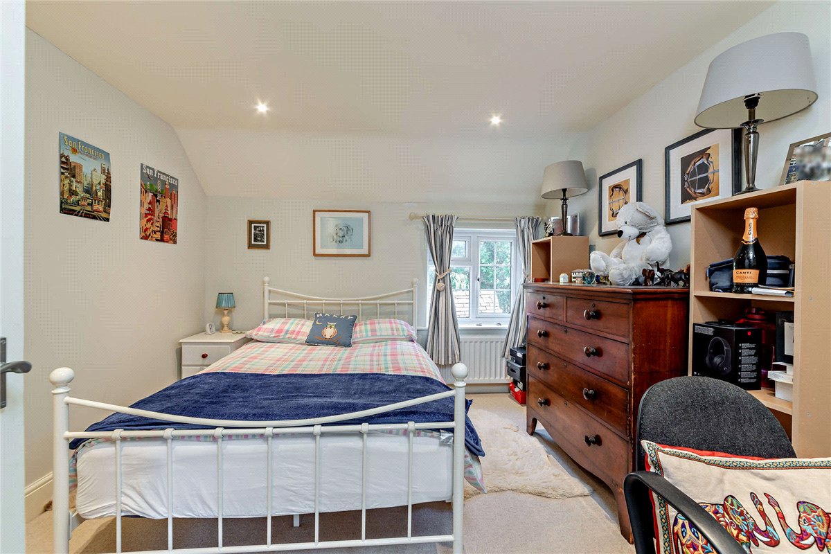 5 bedroom House, Burys Bank Road, Crookham Common, RG19 - Available, Image 6