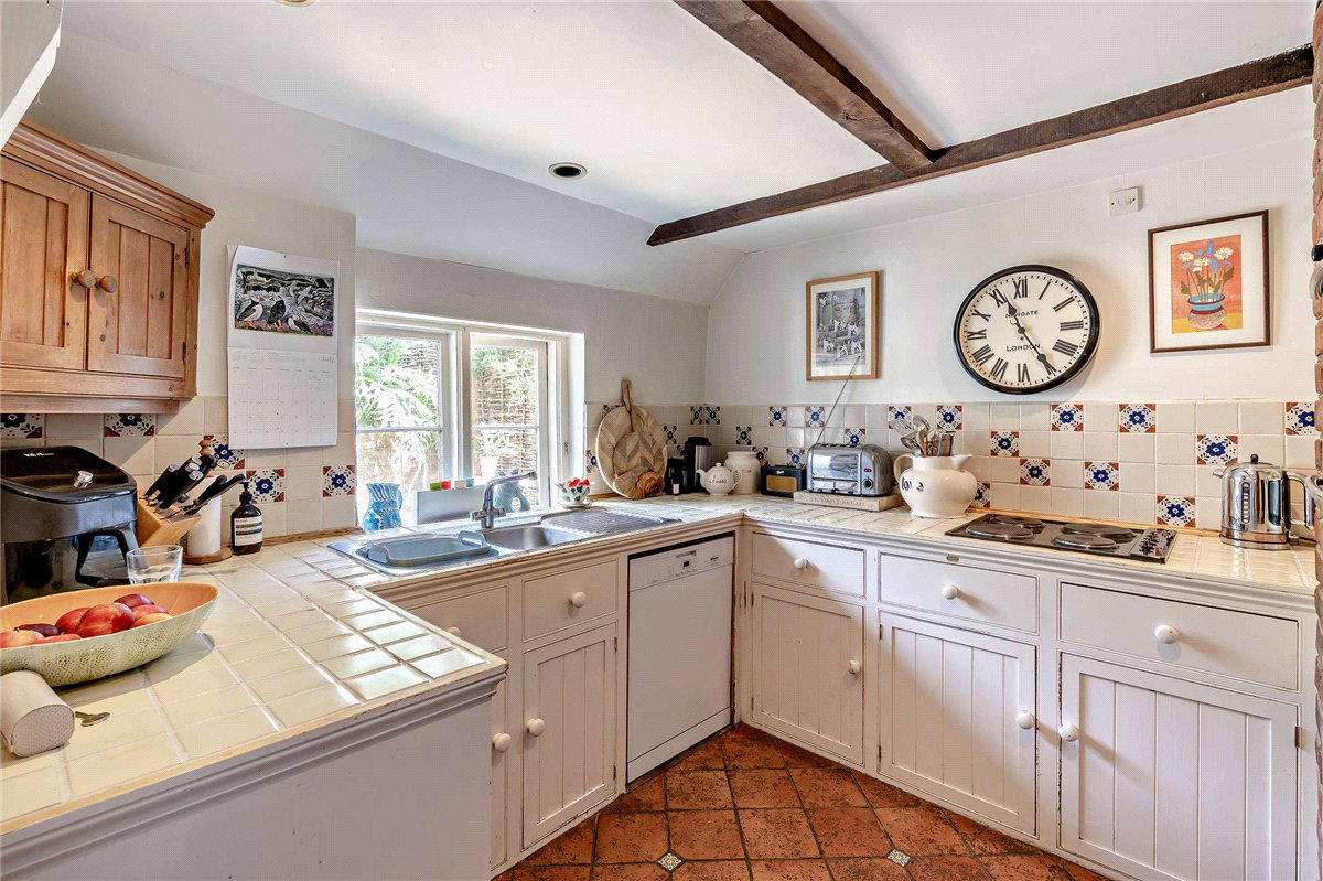 3 bedroom House, East Street, Hambledon, PO7 - Available, Image 3