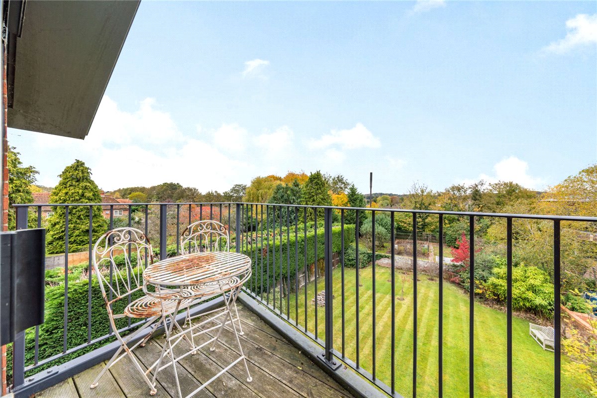 2 bedroom Flat, Old Bath Road, Newbury, RG14 - Under Offer, Image 3