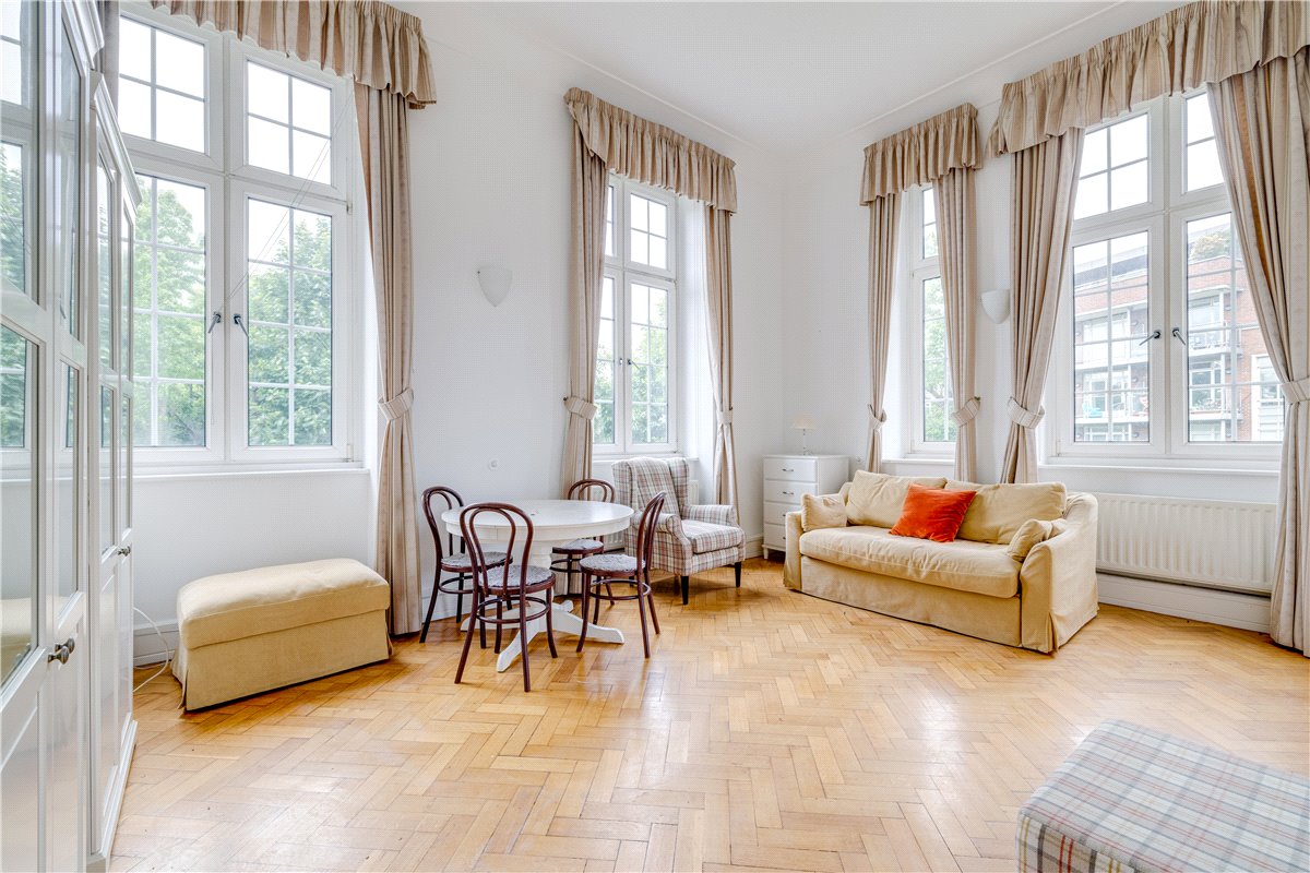 2 bedroom Flat, Rosebery Avenue, Clerkenwell, EC1R - 