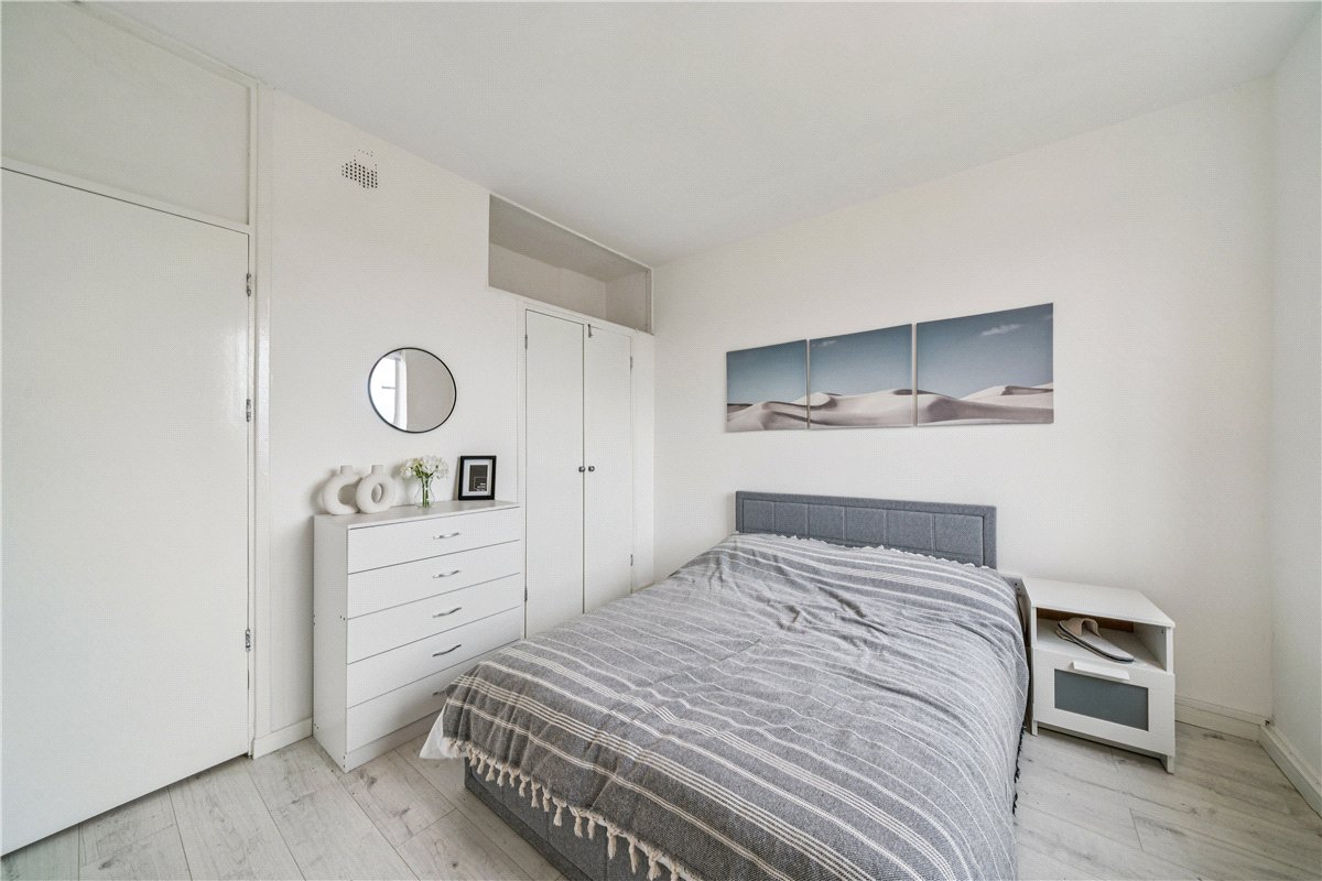 3 bedroom Flat, Iron Mill Road, London, SW18 - , Image 3
