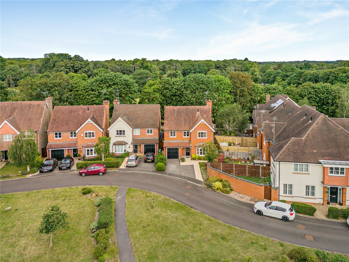4 bedroom House, Hermitage Green, Hermitage, RG18 - Available, Image 2