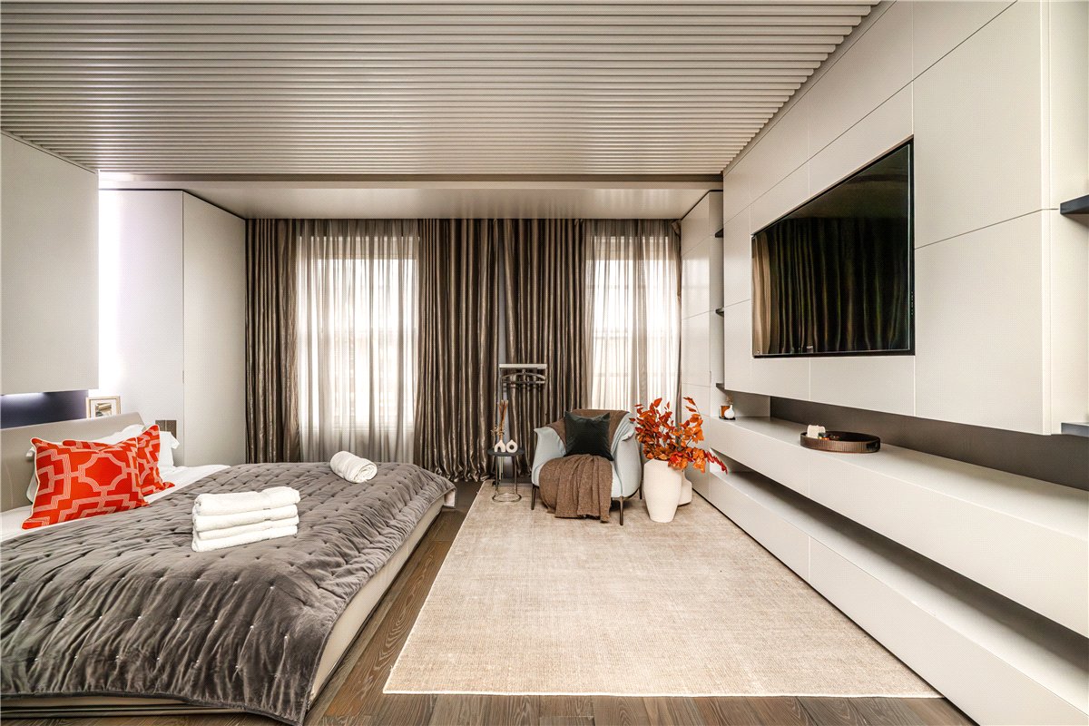 4 bedroom Flat, North Row, Mayfair, W1K - Available, Image 8