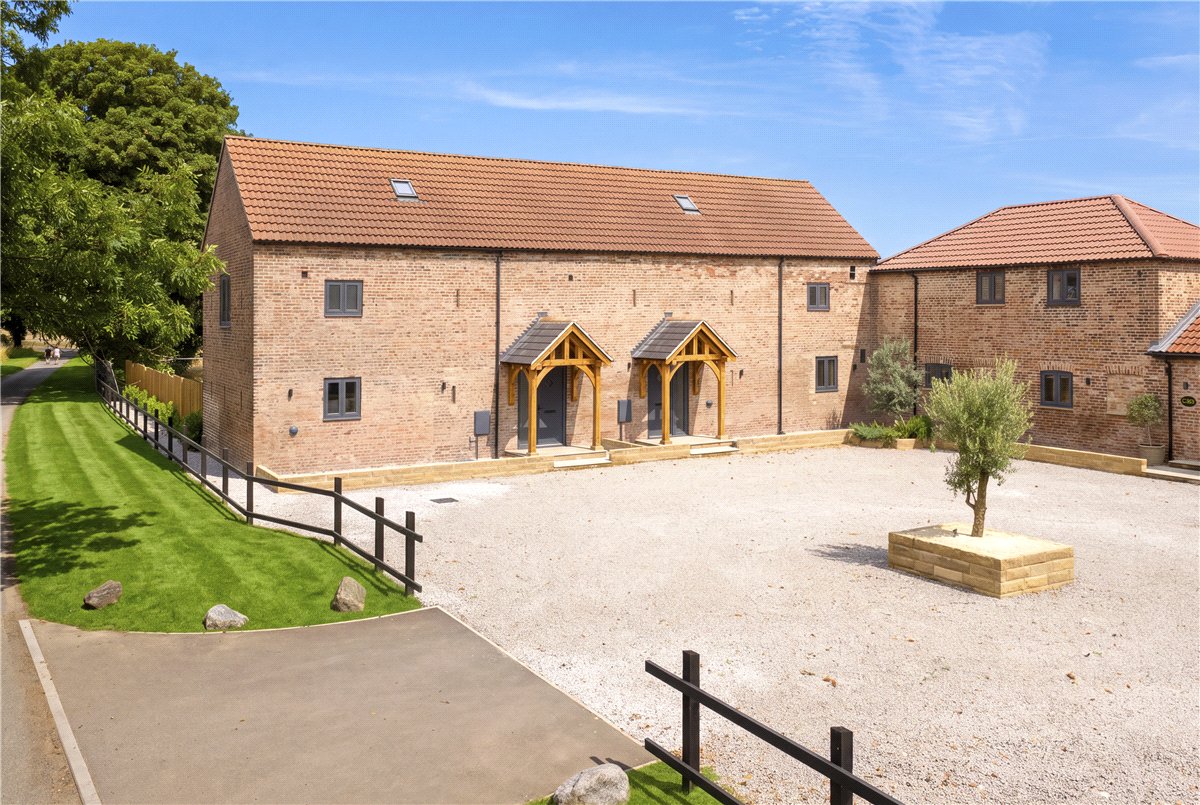4 bedroom Cottage, Sycamore Barn, Camela Lane, Camblesforth, YO8 - Available