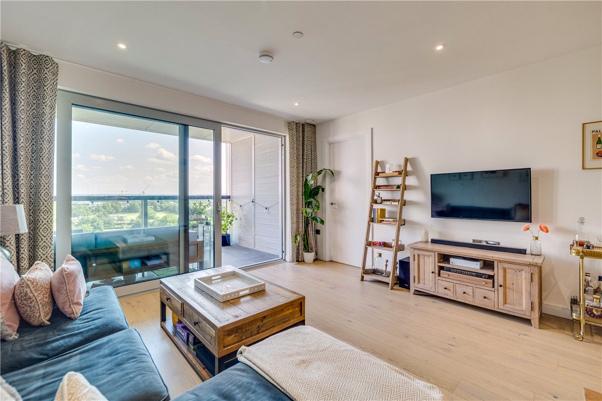 1 bedroom Flat, Buckhold Road, London, SW18 - Available, Image 2