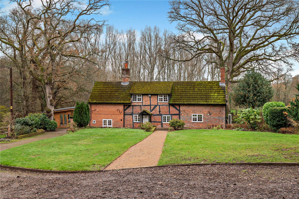 5 bedroom House, Crookham Common, Thatcham, RG19 - Available