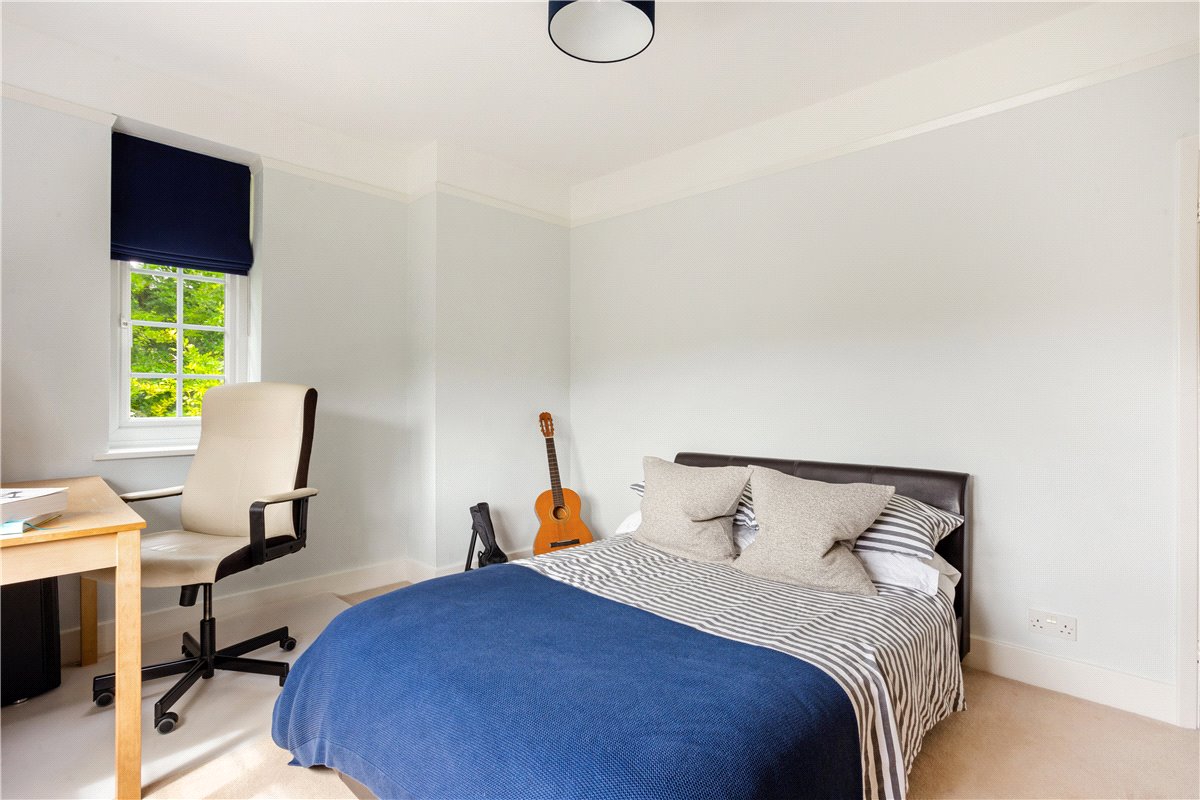 6 bedroom House, Bath Road, Marlborough, SN8 - Available, Image 19
