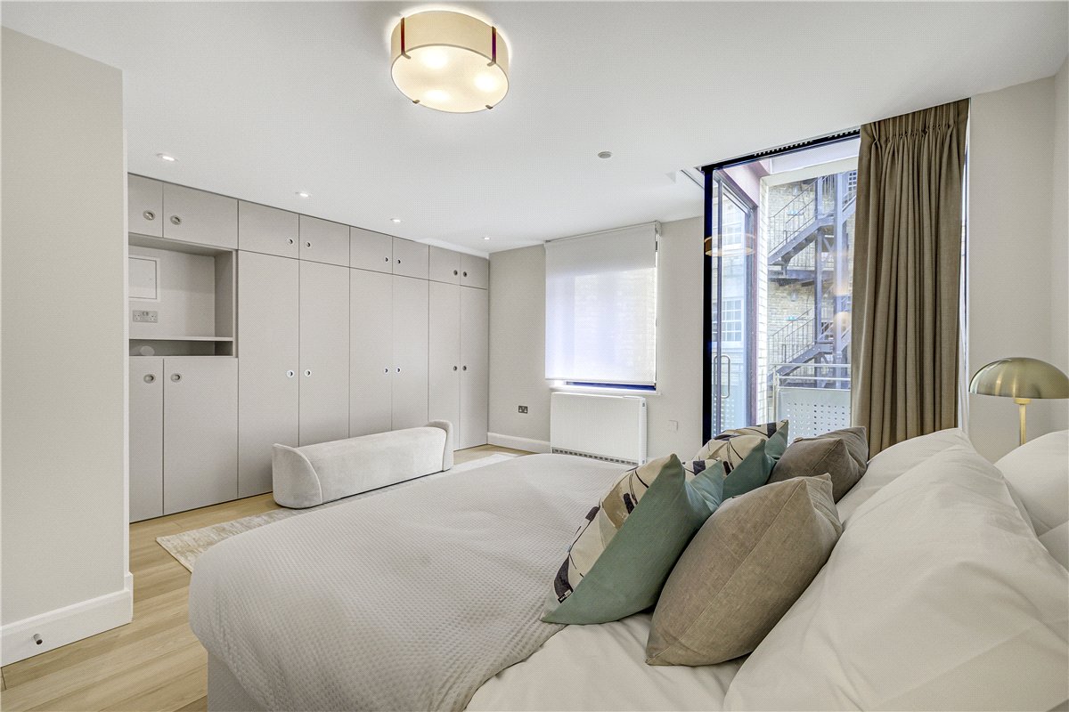 3 bedroom House, Cavendish Mews South, Marylebone, W1W - Available, Image 11