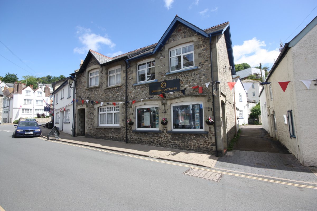 1 bedroom Flat, Fore Street, Beer, EX12 - Sold