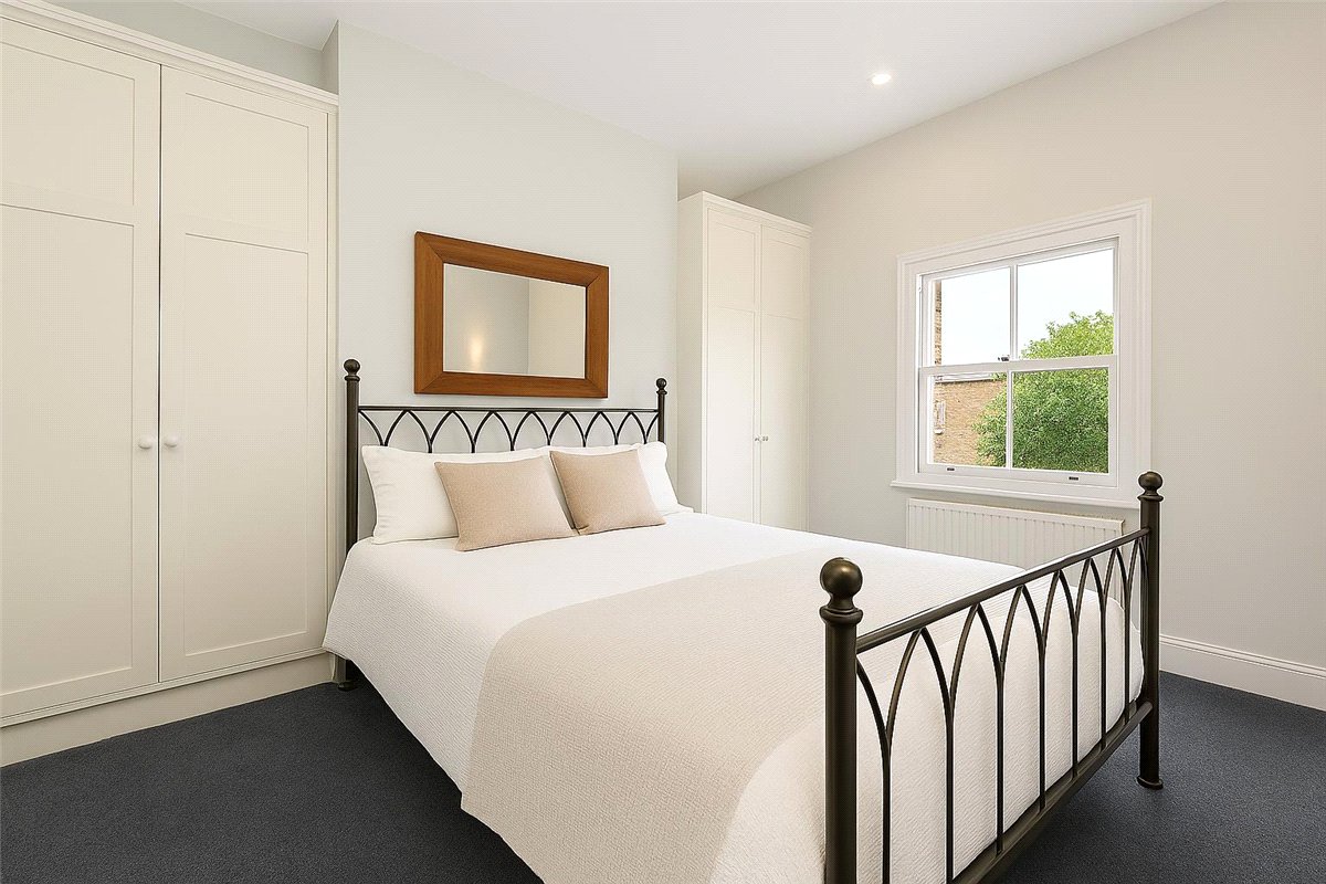 2 bedroom Flat, St. James's Drive, London, SW17 - Available, Image 1